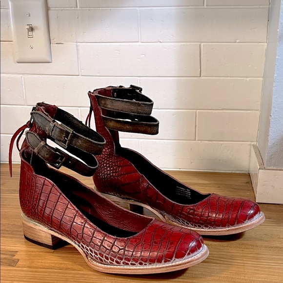 Freebird Maribel Red Crocodile Embossed Shoes Womens Size 11 Ankle Strap Leather - Picture 1 of 8
